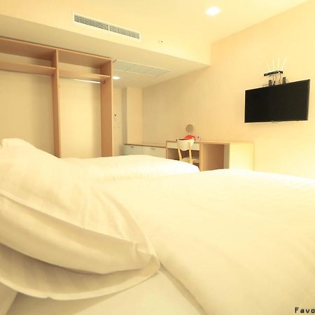 Favori Hostel Bangkok Surawong Zewnętrze zdjęcie
